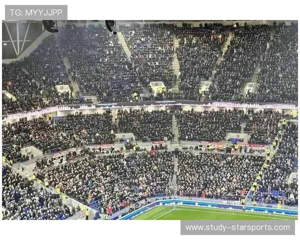 埃弗顿俱乐部迎来重建关键期球迷期待新赛季突破与管理层调整动向