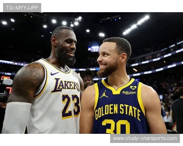 勇士队迎来新援助力 詹姆斯与库里季后赛对决再度上演 勇士队迎来新援助力 詹姆斯与库里季后赛对决再度上演