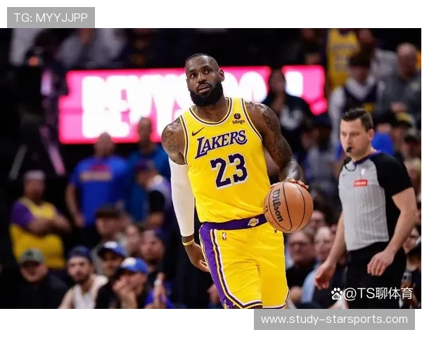 NBA最新动态：湖人队签约新援詹姆斯迎战季后赛，勇士队伤病困扰影响战绩