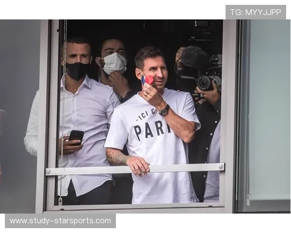 梅西迎来职业生涯新高峰巴黎圣日耳曼宣布签约并亮相全新赛季