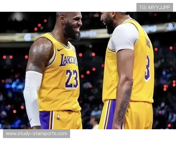 湖人逆转勇士迎关键胜利詹姆斯再创个人新纪录